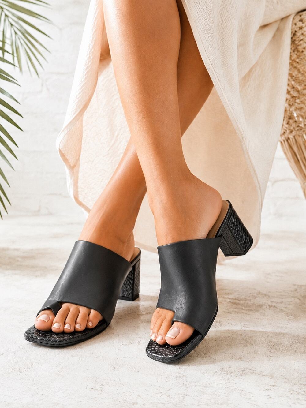 Sanctuary Women’s Black Leather Mule Sandals Size 9 Block Heel Toe Loop